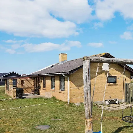 Three-bedroom Holiday In Ringkobing 2 Søndervig